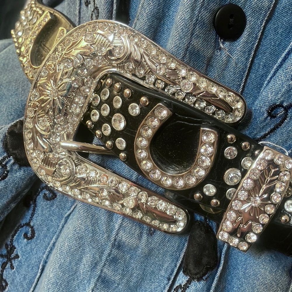 Western Bling Genuine Leather Women’s Rhinestone Studded Horseshoe Belt